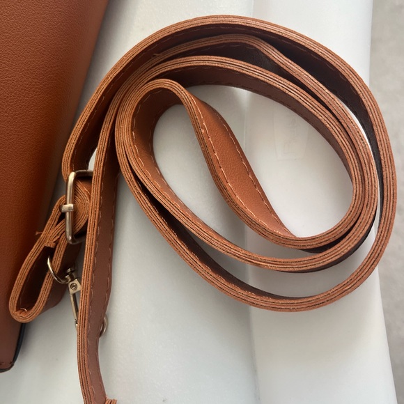 Brown bag, has a strap, never used - Picture 4 of 4